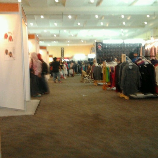 11/2/2012 tarihinde Dito K.ziyaretçi tarafından the 4th Indie Clothing Expo'de çekilen fotoğraf