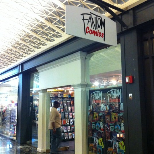 Photo taken at Fantom Comics by Carlos P. on 3/14/2012