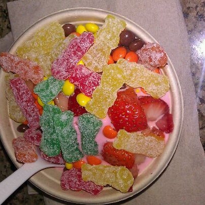 11/19/2011 tarihinde Naraziyaretçi tarafından Wooberry Frozen Yogurt'de çekilen fotoğraf