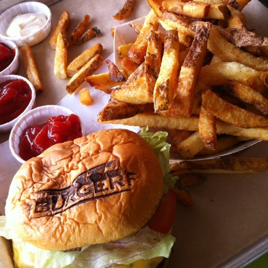 5/10/2012 tarihinde John C.ziyaretçi tarafından BurgerFi'de çekilen fotoğraf