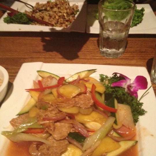 7/14/2012 tarihinde Alex P.ziyaretçi tarafından Wild Ginger Pan-Asian Vegan Cafe'de çekilen fotoğraf