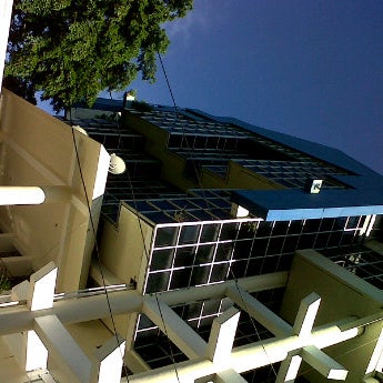 Foto tirada no(a) Kantor Pusat UNSRAT por Jayendradewi em 1/17/2012