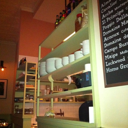 Foto tirada no(a) Cafe Minerva por Norika S. em 9/20/2011