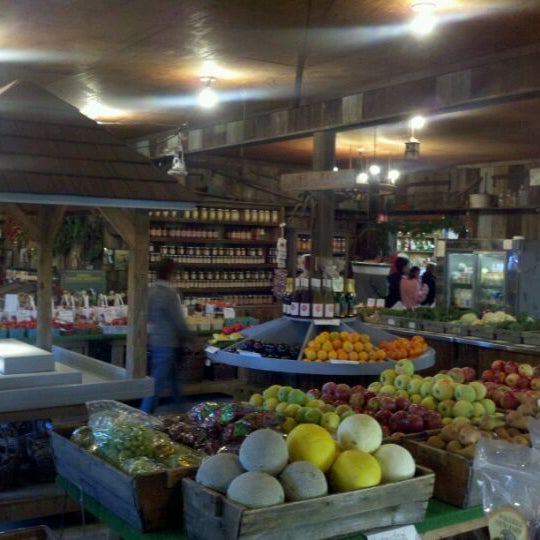 รูปภาพถ่ายที่ Wallkill View Farm Market โดย Dulcia เมื่อ 11/25/2011