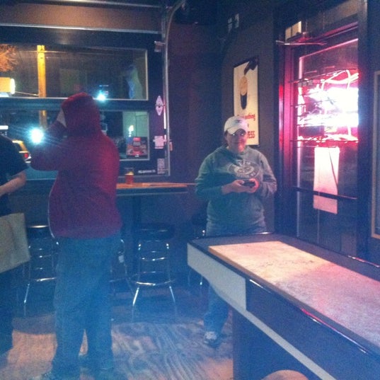 Foto tirada no(a) LTD Bar + Grill por Denise D. em 4/15/2012