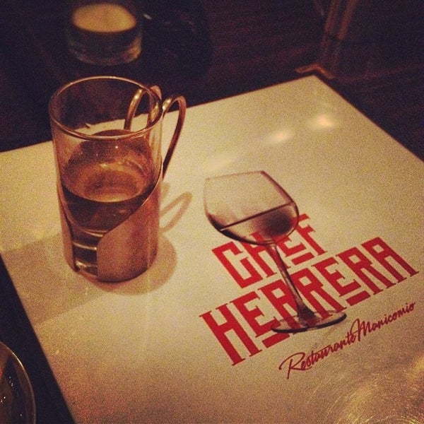 รูปภาพถ่ายที่ Chef Herrera โดย Luigi G. เมื่อ 9/5/2012