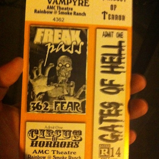 Foto tirada no(a) Freakling Brothers Trilogy of Terror por DJKCRAY .. em 10/26/2011