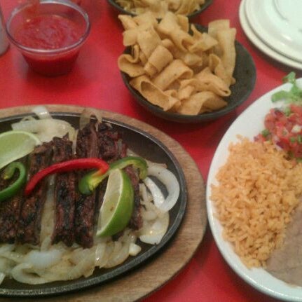 5/2/2012 tarihinde James B.ziyaretçi tarafından Mexican Inn Cafe'de çekilen fotoğraf