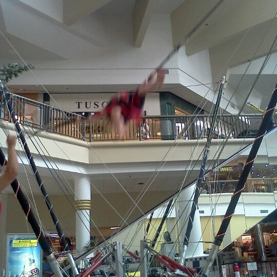 Foto tirada no(a) Irving Mall por Natasha J. em 8/23/2012