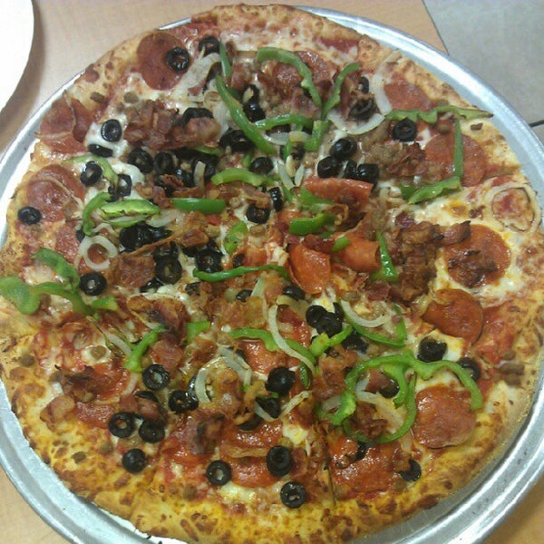 5/18/2012 tarihinde Kevin M.ziyaretçi tarafından Papas pizza'de çekilen fotoğraf