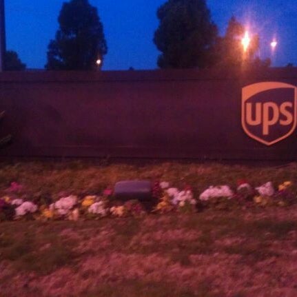 UPS Oakland Hub - Central East Oakland - 8400 Pardee Dr
