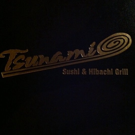 Photo prise au Tsunami Sushi &amp; Hibachi Grill par Sunny D. le8/24/2011