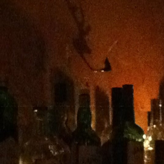 2/3/2012 tarihinde Bvdziyaretçi tarafından Fabelhaft Bar'de çekilen fotoğraf