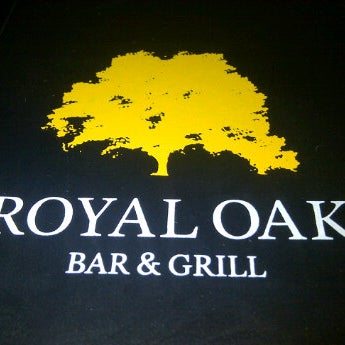 Foto tomada en Royal Oak Bar and Grill  por Robert A. el 5/26/2012