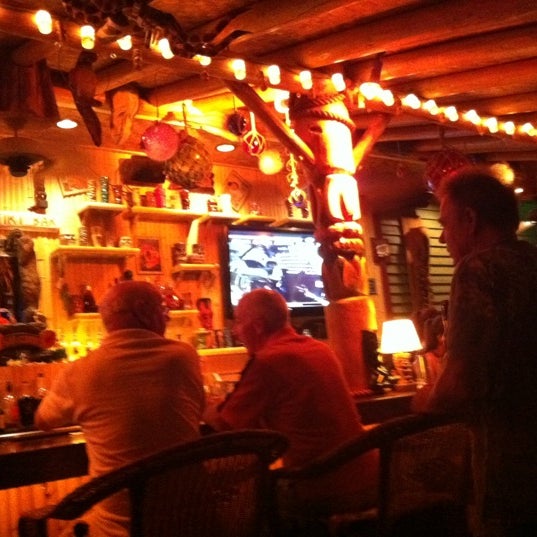 Foto tirada no(a) Kona Tiki Bar at Grind Gastropub por Frank C. em 7/24/2011