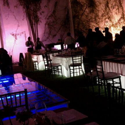 รูปภาพถ่ายที่ Banquetes Evergreen โดย Perla G. เมื่อ 3/11/2012