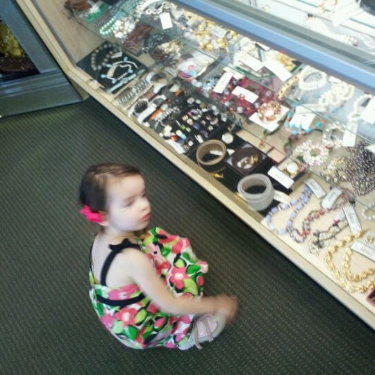 Fifi's Fine Resale Apparel And Furnishings 9105 Town Center Pkwy