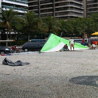 Foto tirada no(a) Voo Livre Parapente e Asa Delta em São Conrado por DISMO C. em 12/27/2011