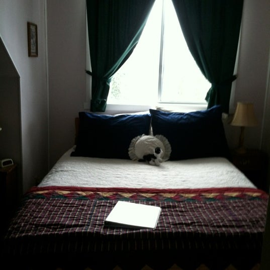 Photo taken at Miller Tree Inn Bed &amp; Breakfast by Hope on 1/23/2012