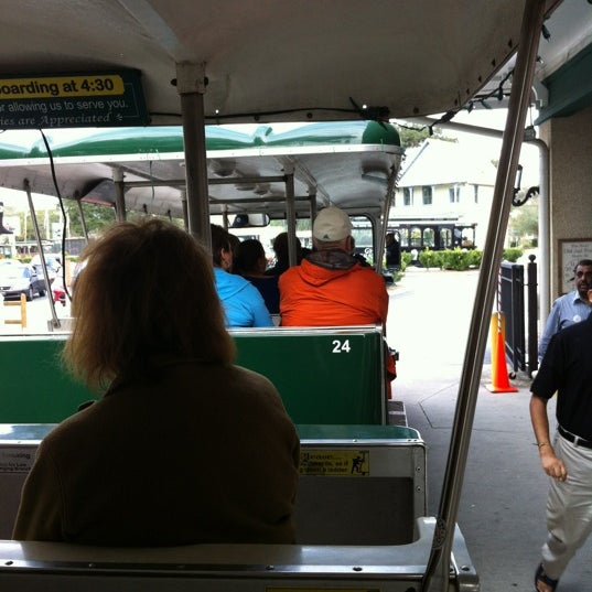 Foto scattata a Old Town Trolley Tours St Augustine da Luis C. il 12/24/2011