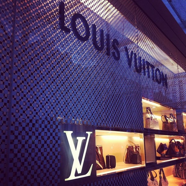 Louis Vuitton Holt Renfrew Vancouver - Downtown Vancouver - 737 Dunsmuir  St., Holt Renfrew