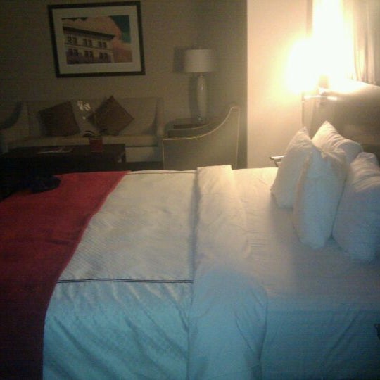 Das Foto wurde bei Colcord Hotel von Anthony am 10/10/2011 aufgenommen
