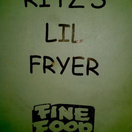 รูปภาพถ่ายที่ Ritz&#39;s Lil&#39; Fryer โดย James F. เมื่อ 11/20/2011
