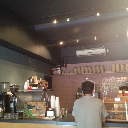 Foto diambil di Ports Coffee &amp; Tea Co. oleh Cora W. pada 5/30/2012