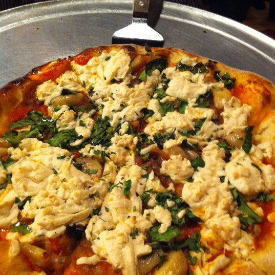 รูปภาพถ่ายที่ Radius Pizza โดย Marisa S. เมื่อ 3/24/2012