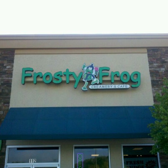 Foto tomada en Frosty Frog Creamery  por Lily C. el 9/9/2011