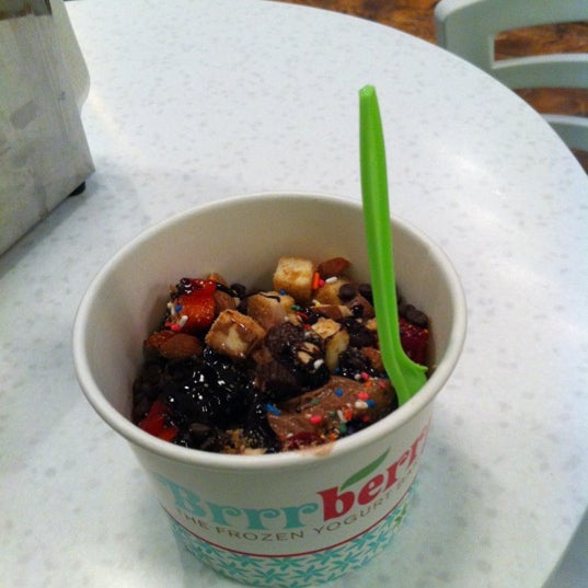 1/4/2012에 Erin D.님이 Brrrberry Frozen Yogurt에서 찍은 사진