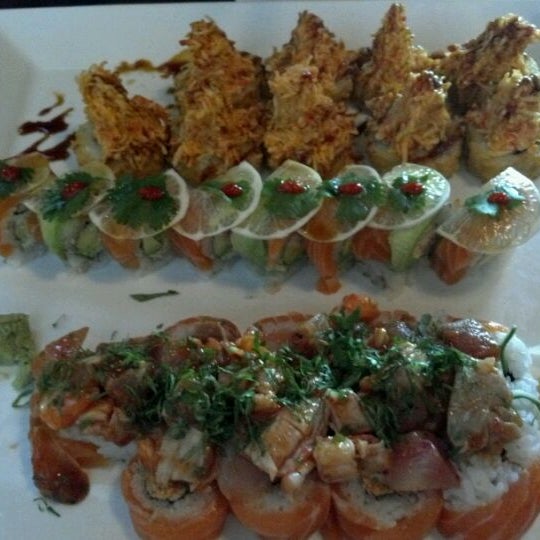Foto tomada en Banbu Sushi Bar &amp; Grill  por John H. el 10/10/2011