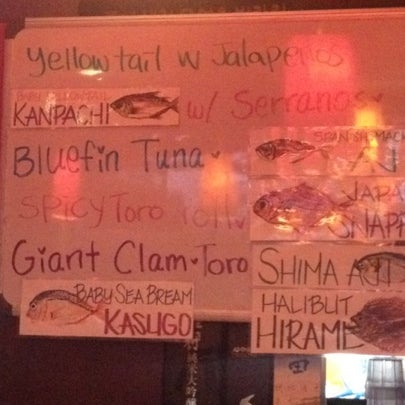 Снимок сделан в Yummy Grill &amp; Sushi пользователем Lawrence B. 7/30/2012