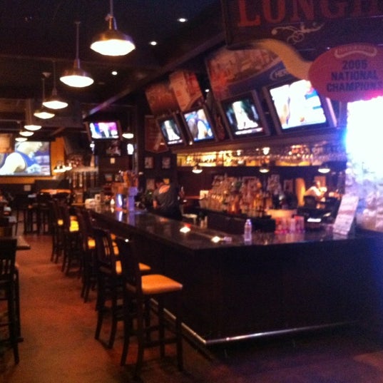 8/6/2012 tarihinde David H.ziyaretçi tarafından Champions Restaurant &amp; Sports Bar'de çekilen fotoğraf