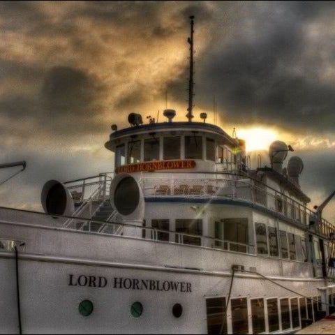 Photo prise au Hornblower Cruises &amp; Events par Josh F. le11/24/2011