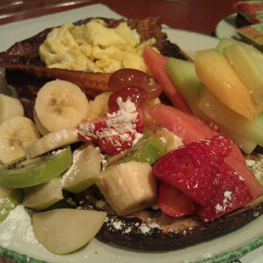 Foto tomada en Cora&#39;s Breakfast &amp; Lunch  por KW el 12/9/2011