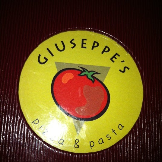 รูปภาพถ่ายที่ Giuseppe&#39;s Pizzeria โดย J. Chris M. เมื่อ 8/27/2011