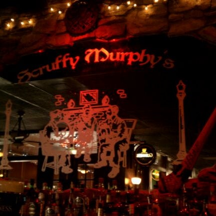 รูปภาพถ่ายที่ Scruffy Murphy&#39;s Irish Pub โดย Amber เมื่อ 12/3/2011