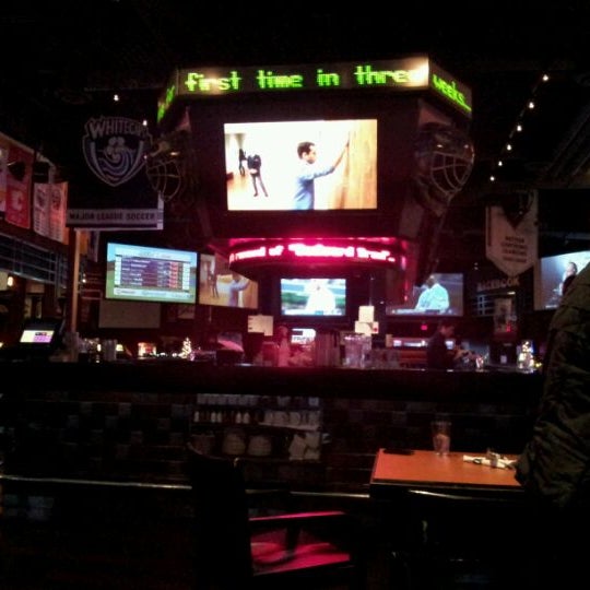 Foto tomada en Schanks Sports Grill  por Ben L. el 11/25/2011