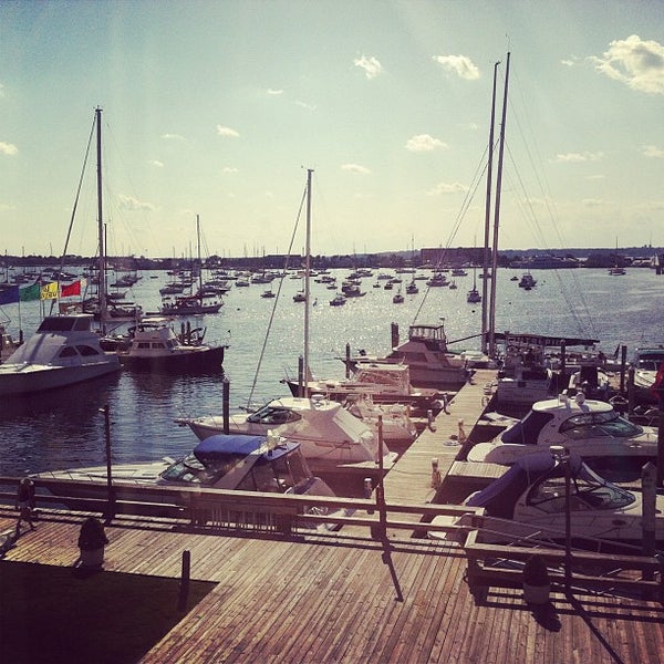 Снимок сделан в The Newport Harbor Hotel and Marina пользователем sammi d. 8/16/2012