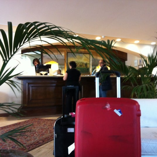 รูปภาพถ่ายที่ Grand Hotel Baia Verde โดย Nat *. เมื่อ 4/6/2012