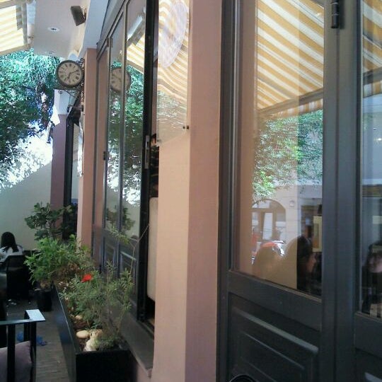 10/22/2011 tarihinde Pavlos E.ziyaretçi tarafından Biscotto Cafe'de çekilen fotoğraf