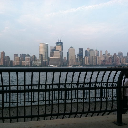 Foto diambil di Henry&#39;s On The Hudson oleh Mustafa R. pada 6/29/2011