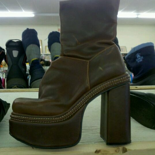 Denton Thrift 708 W University Dr