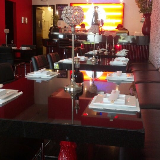 รูปภาพถ่ายที่ Sushi Sake Doral โดย Charmaine N. เมื่อ 8/29/2012