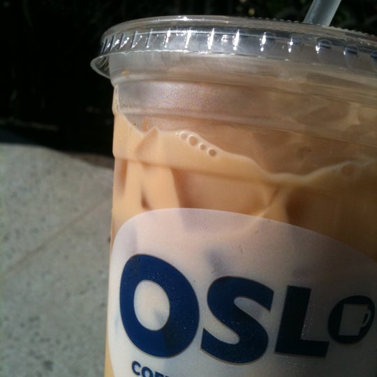 Foto diambil di Oslo Coffee Roasters oleh Jessica E. pada 6/29/2011