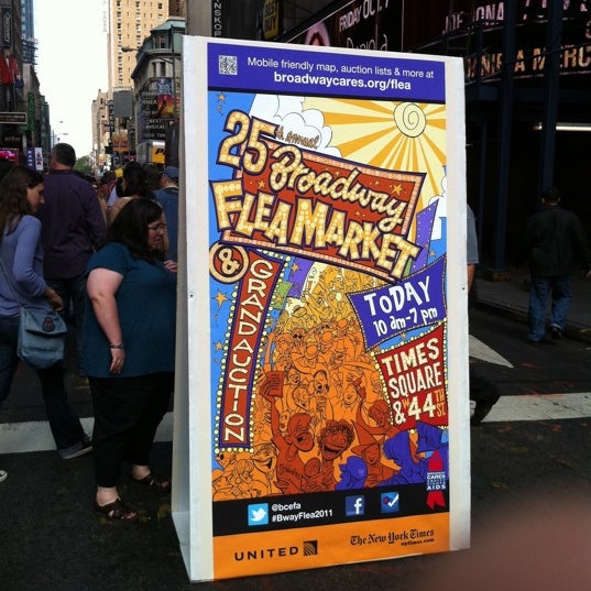 9/25/2011 tarihinde Jeff M.ziyaretçi tarafından 26th Annual Broadway Flea Market &amp; Grand Auction'de çekilen fotoğraf