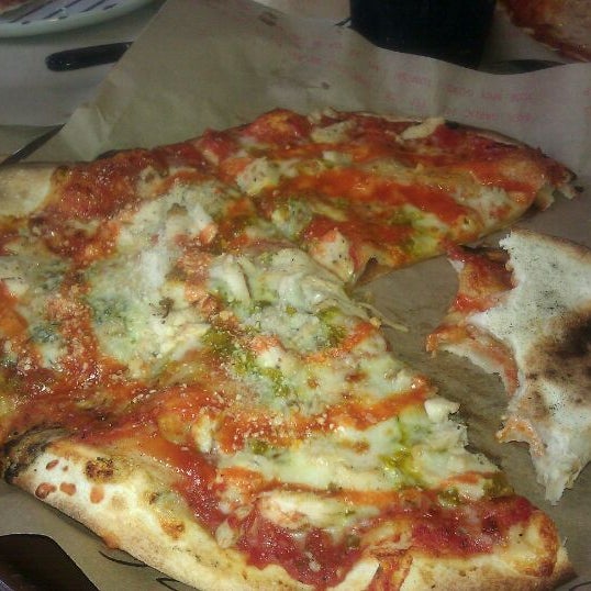 10/29/2011にBekah H.がMod Pizzaで撮った写真
