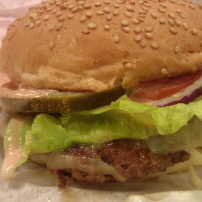 Foto scattata a Lobby&#39;s Beef-Burgers-Dogs da Jeff D. il 1/20/2012