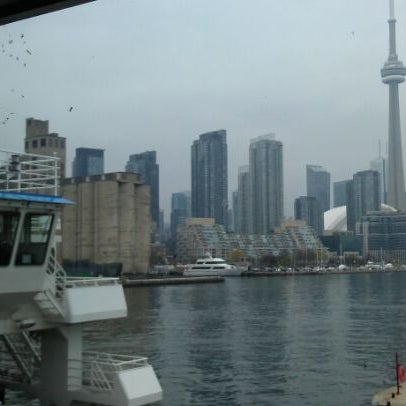 Das Foto wurde bei Billy Bishop Toronto City Airport Ferry von Matt J. am 5/1/2012 aufgenommen